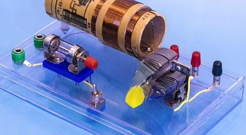Science Hobbyist - Конденсатор переменной емкости на 140 катушек